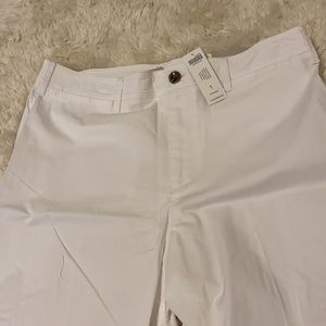 NEW Chico’s White Capris | SIZE 8 or Chico’s size 1